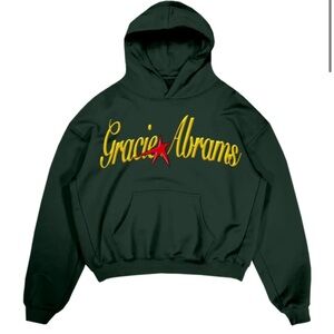 Gracie Abram’s green star hoodie⭐️